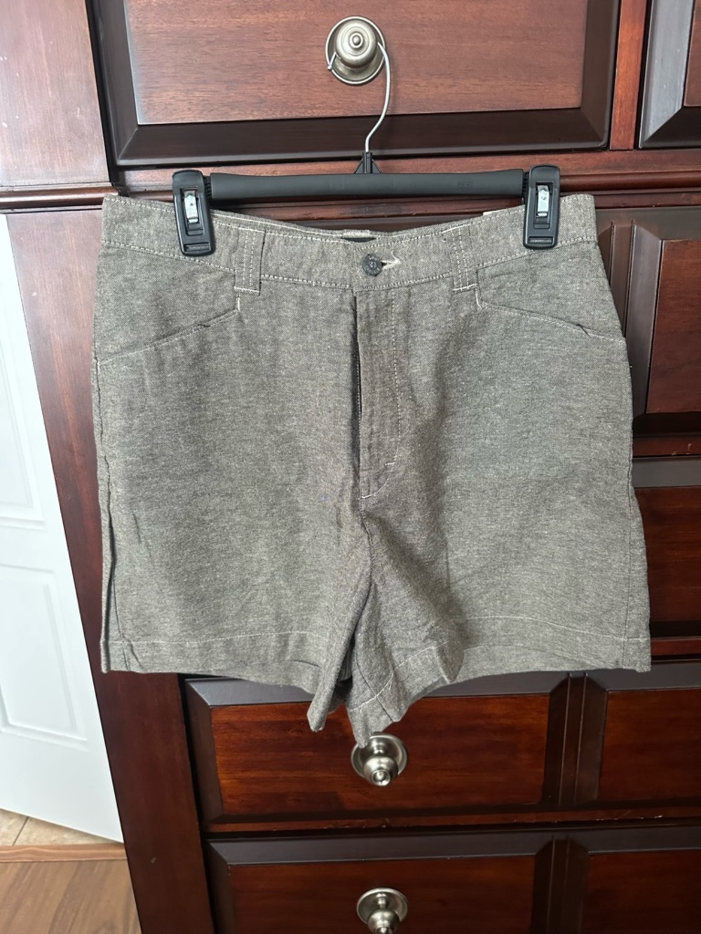 Lee Women’s Sz 12 Taupe Mid Thigh Shorts Chic Nice Casual Cotton Linen NWT